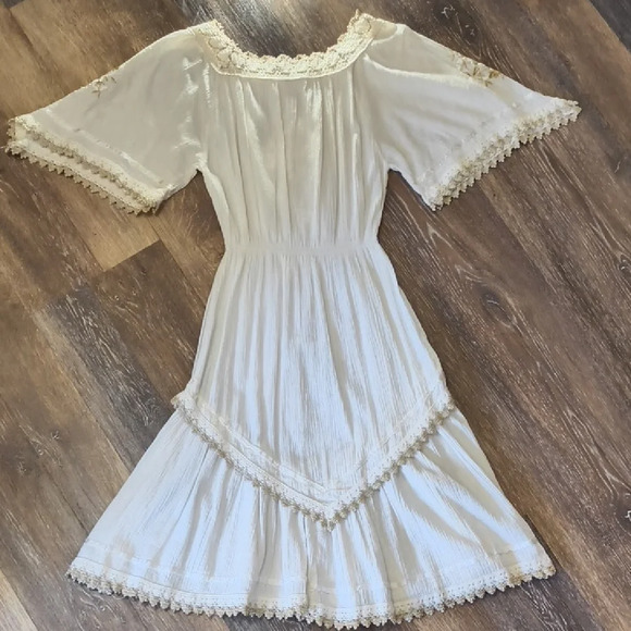 Cream Floral Midi Dress Elegant - Picture 2 of 3